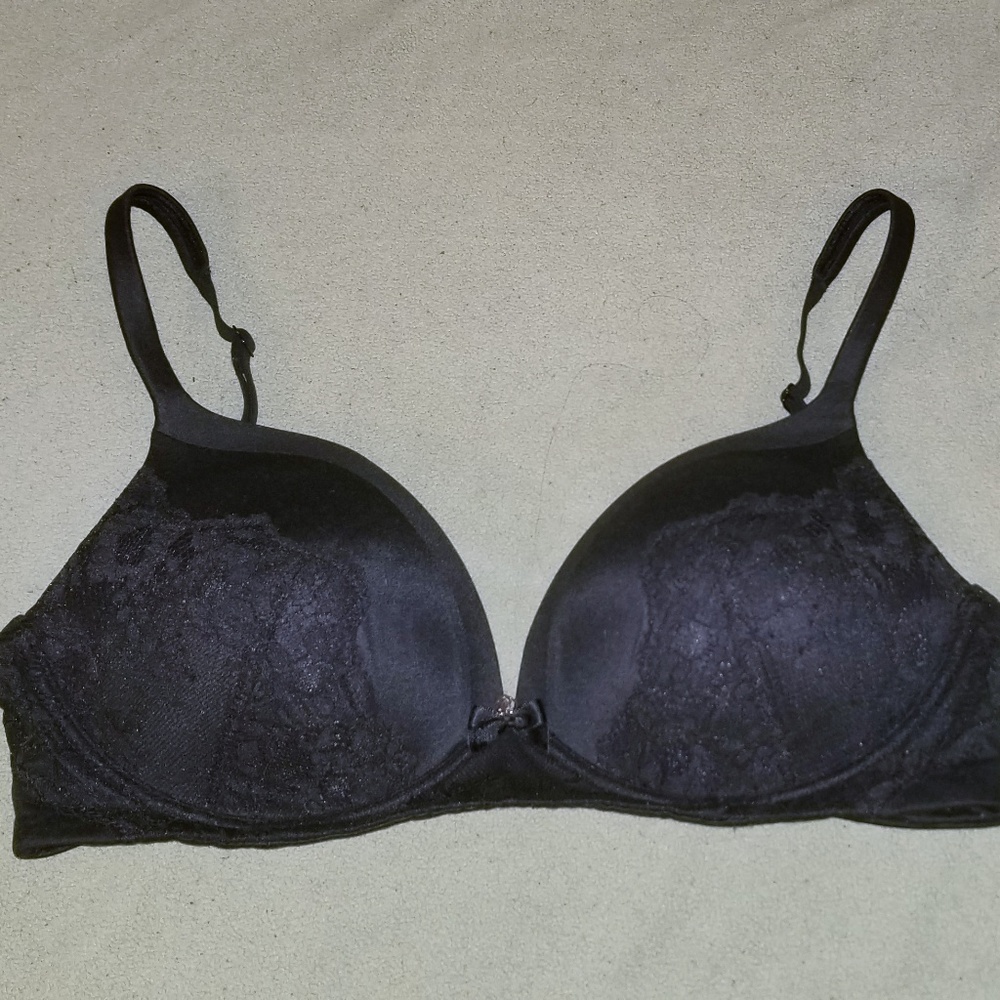 Victoria's Secret 34D wire free wireless bra